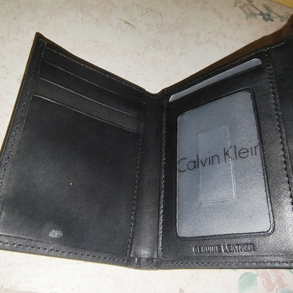 Calvin Klein Genuine Leather Wallet - Picture 6 of 6